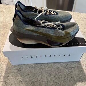 Nike Athletic Shoes Green and Blue Performance Design